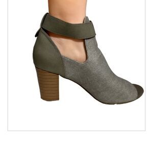 Sole Sensability Memory Foam Peep Toe‎ Ankle Strap Wooden Heel Shoe - 8.5M